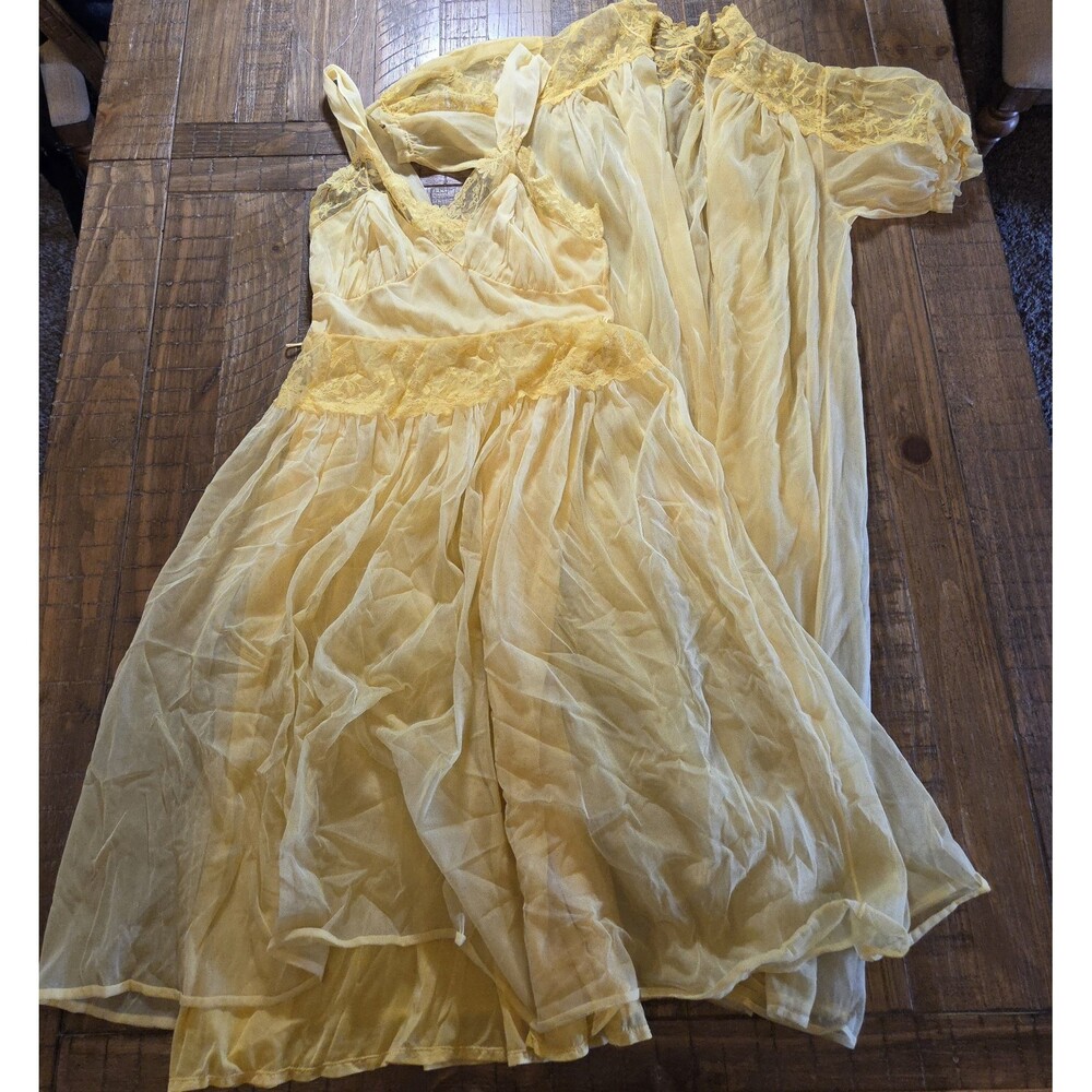 1950s USA Made Trillium Yellow Sweetheart Neckline Sheer Lingerie And Robe